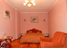 Львовская область, Сколевский район, пгт Славское, ул. Степановны, 67а 700 м. от центра и вокзала, рядом с подъемником Погар. Фото  3