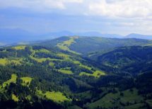 Нижня станція розташована при в'їзді на територію бази 